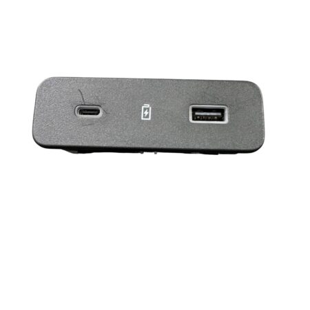 USB/TYPE C порты центральной консоли ZEEKR X