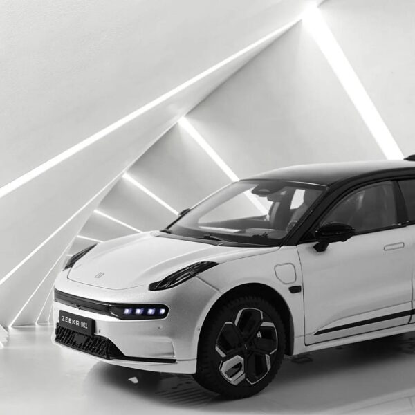 Модель автомобиля ZEEKR 001 в масштабе 1:18